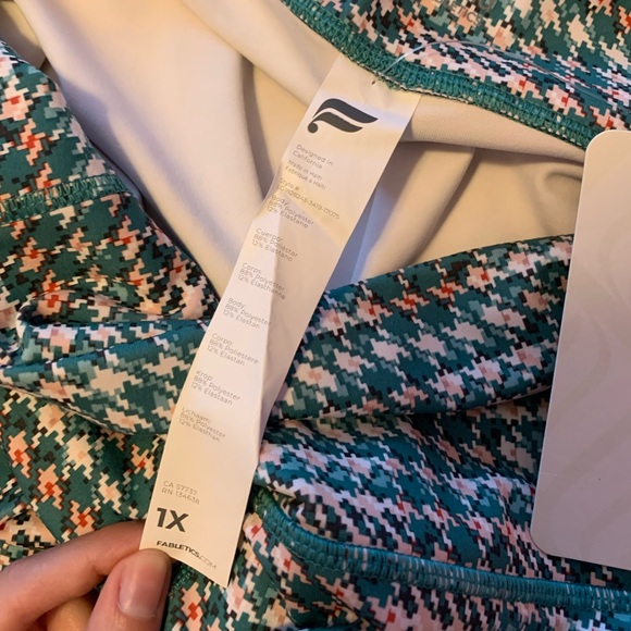 NWT 1X High Waisted FABLETICS Printed PowerHold Leggings - Picture 9 of 11